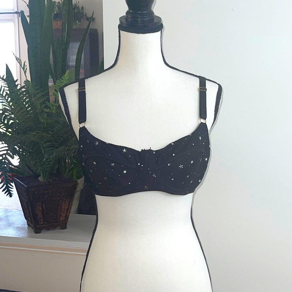 Kilo Brava, XL, Black with silver stars bralette
